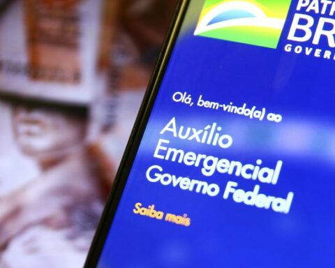 Bolsa família: caixa começa a pagar auxílio emergencial.