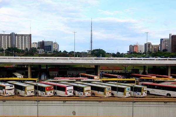 Greve: após reunião marcada com Ibaneis, rodoviários retomam.