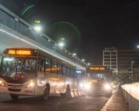 Vacinação: justiça pede inclusão de profissionais do transporte público na lista.