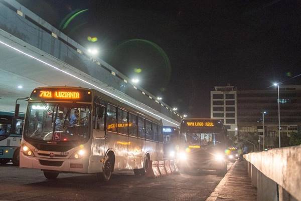 Vacinação: justiça pede inclusão de profissionais do transporte público na lista.