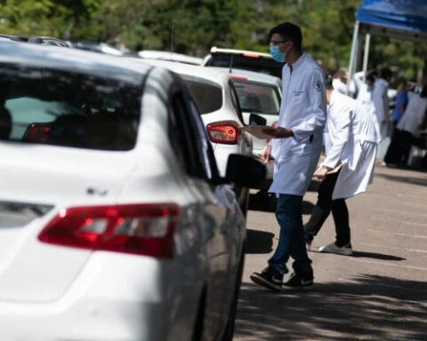 Covid-19: começa vacinação para pessoas com 62 anos.