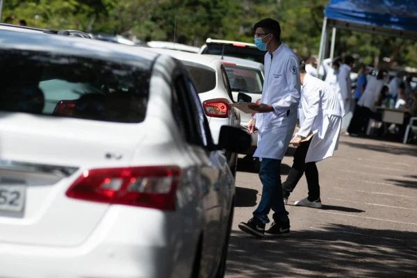 Covid-19: começa vacinação para pessoas com 62 anos.