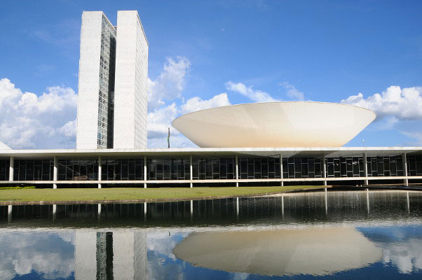 Pandemia: Câmara aprova projeto que proíbe suspensão de aulas presenciais