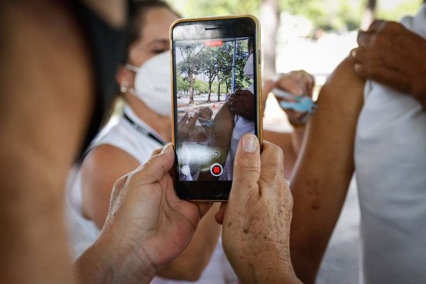 Vacinação segue neste feriado no DF.