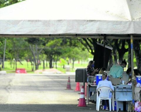 Vacinação: DF começa imunização de pessoas com 50 anos e comorbidades