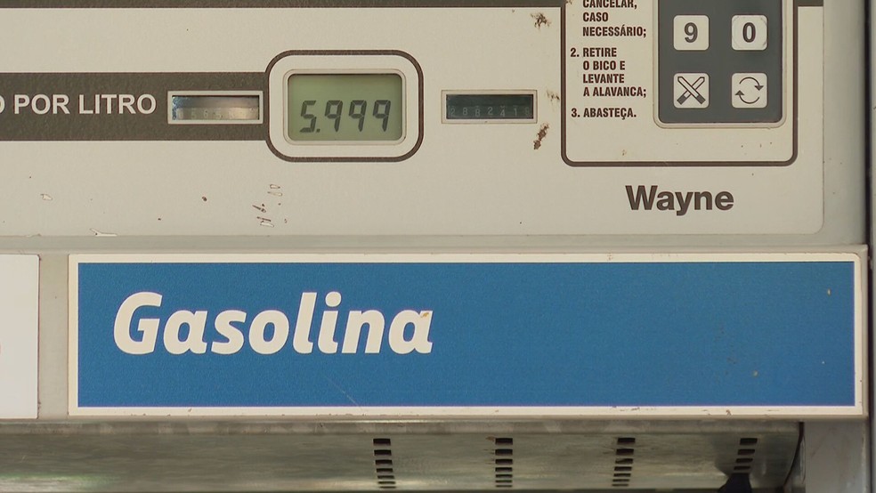 Gasolina chega a quase 6 reais no DF