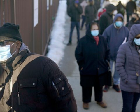 Pandemia: vacinados não precisam mais usar máscara nos EUA