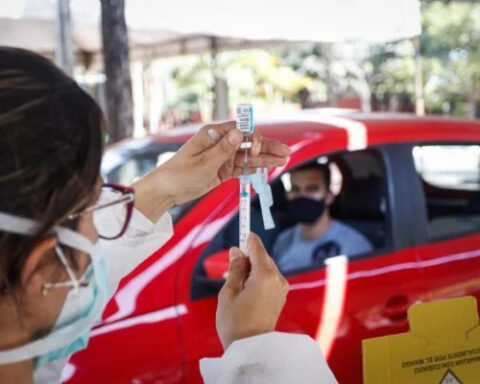 Covid-19: vacina para professores aproxima retorno de atividades