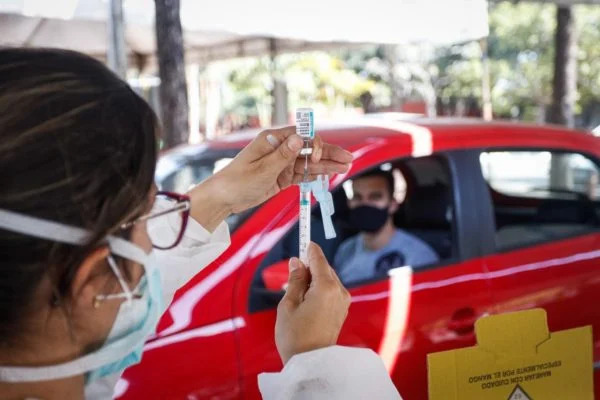 Covid-19: vacina para professores aproxima retorno de atividades