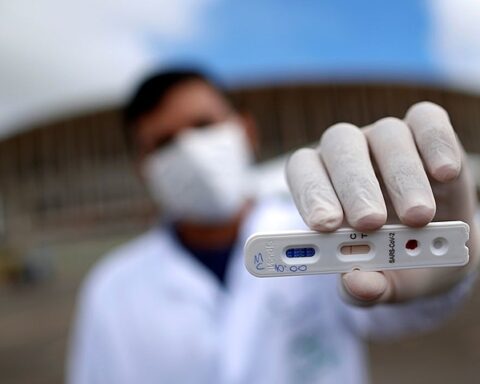 Covid-19: A chamada R(t) chegou a 2,66, em março deste ano. Nesta semana a taxa mostra recuperação e alcança 0,89. Foto: REUTERS / Ueslei Marcelino