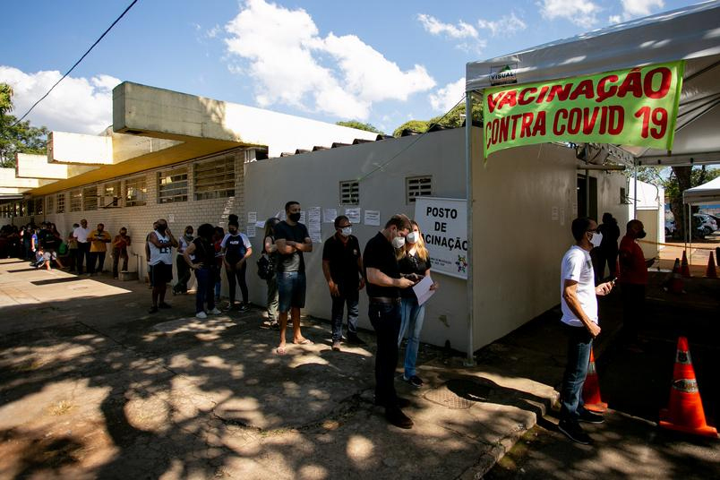 Vacinação: Secretaria de Saúde espera receber 56,7 mil doses de imunizantes nesta quarta. Grupo deve agendar atendimento. Foto: Myke Sena