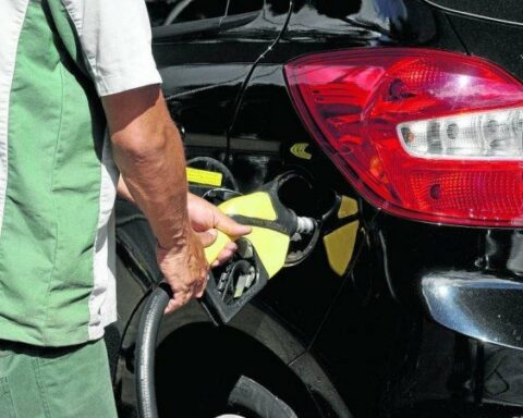 Após oitavo reajuste no ano, gasolina passa dos R$ 6. Novos preços começaram a valer na terça. Foto: Marcelo Ferreira/CB/D.A Press