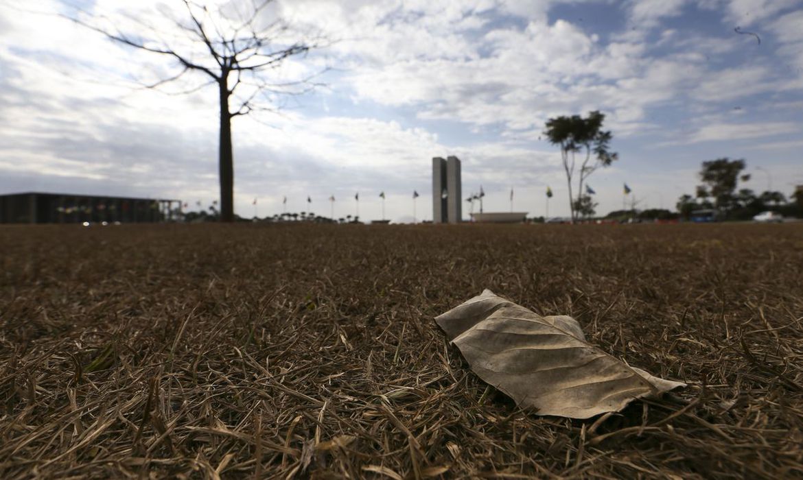 Seca deixa o tempo quente e Inmet prevê temperatura máxima de até 31ºC.