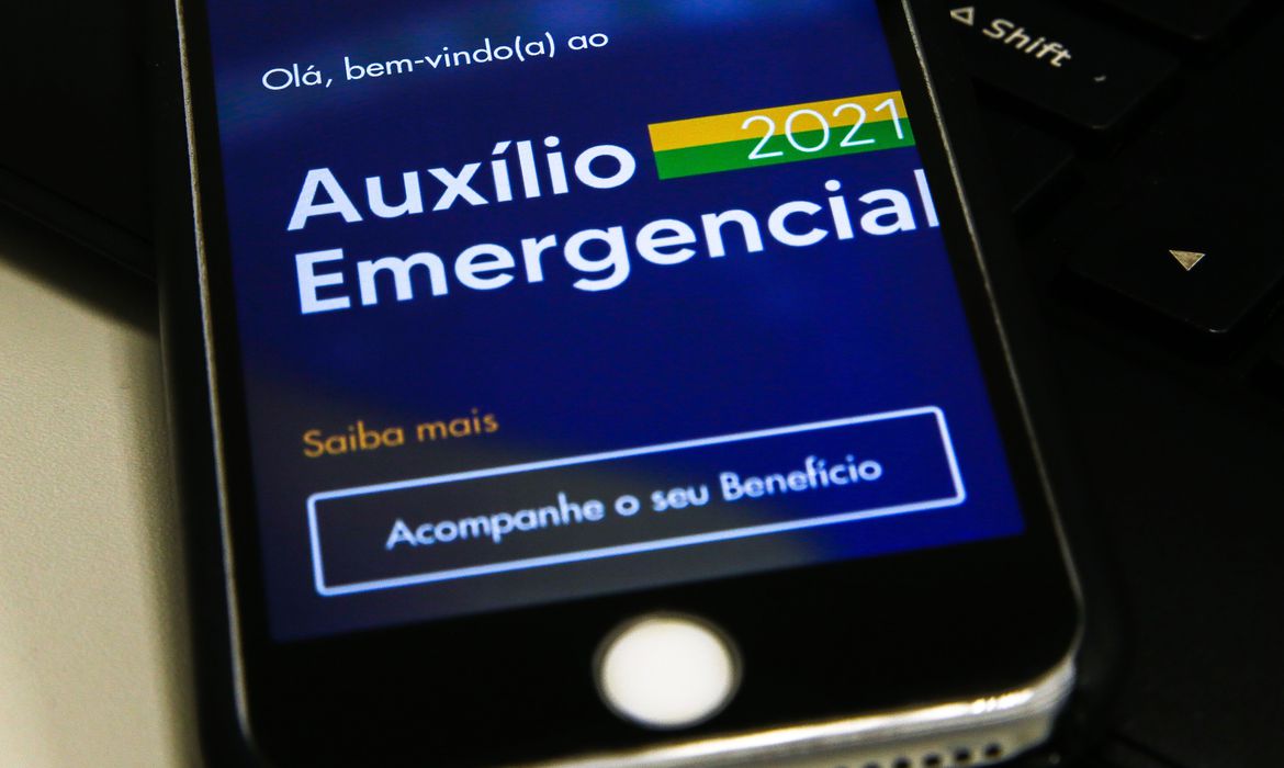 Auxílio Emergencial: Recursos também podem ser transferidos para conta corrente. Foto: Marcelo Casal Jr/Agência Brasil