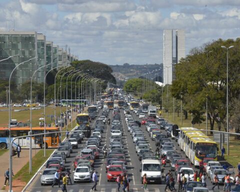 Detran-DF: Automóveis com placas com algarismos finais 1 e 2 devem ser licenciados até 30 de setembro. Foto: Arquivo/AVB/Hédio Ferreira Júnior