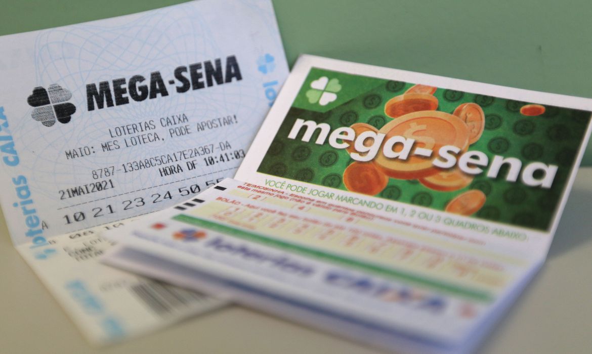 A aposta mínima, com seis dezenas marcadas na mega-sena, custa R$ 4,50. Foto: Tânia Rêgo/Agência Brasil