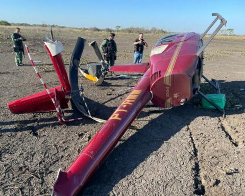 Droga foi encontrada pela Polícia Federal no helicóptero caído em área de fazenda, no Pantanal de MT. Foto: Ciopaer/MT