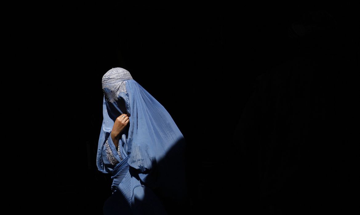 “Não toquem nas minhas roupas” é o slogan da campanha. Foto: Reuters/Ahmad Masood/AgBR