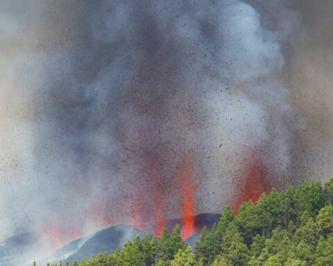 A erupção já causou a retirada de 6.100 pessoas, incluindo 400 turistas. Foto: Borja Suarez