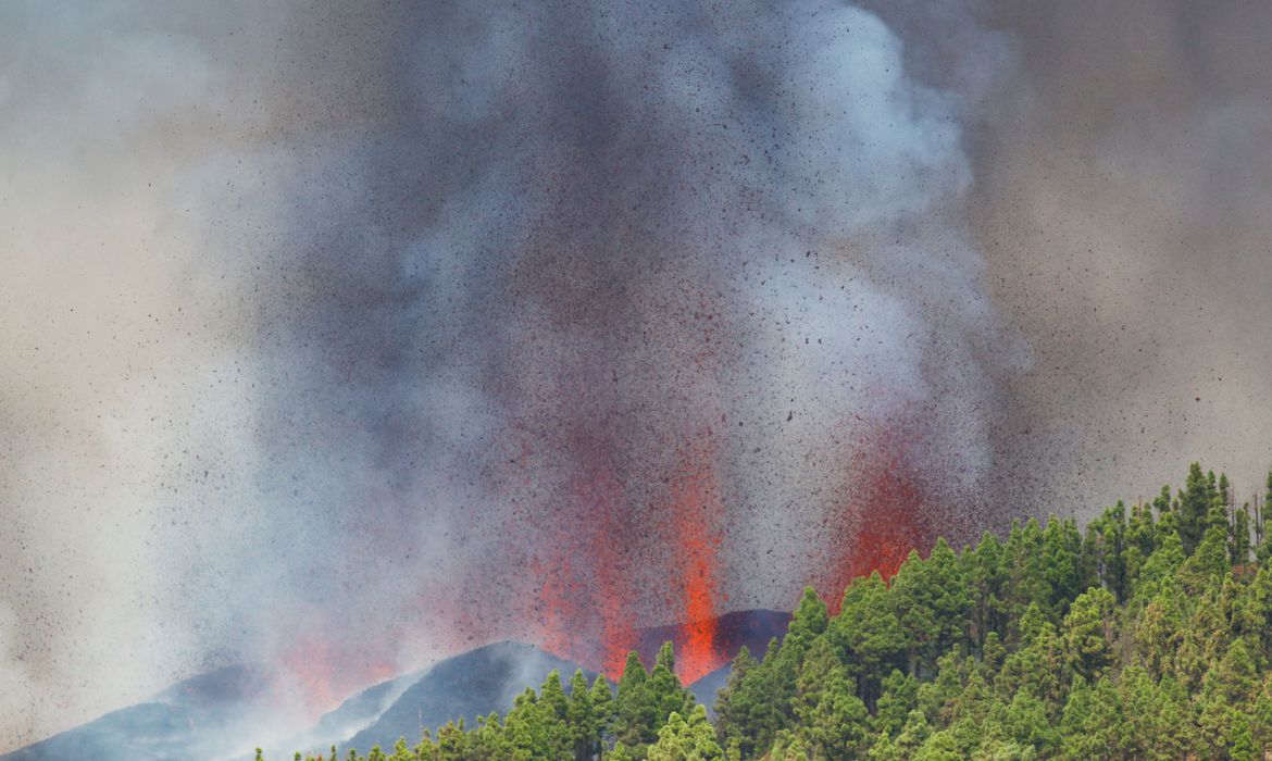 A erupção já causou a retirada de 6.100 pessoas, incluindo 400 turistas. Foto: Borja Suarez