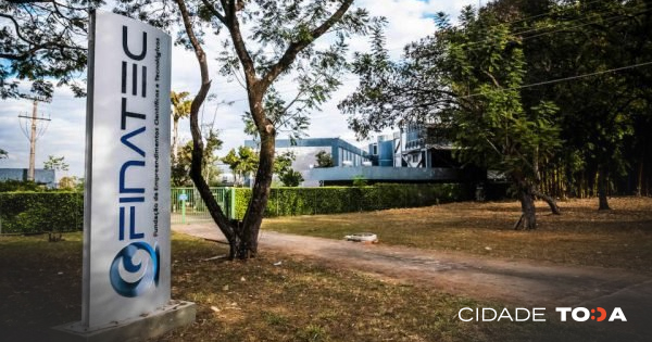 Valor também foi usado para colocar blindex na casa. Professor ainda gastou R$ 34 mil em lojas virtuais. Foto: Vinícius Santa Rosa / Metrópoles