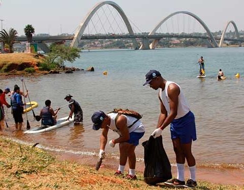 Dia Mundial da Limpeza: Evento vai promover grande ação de retirada de resíduos do Lago Paranoá. Foto: Arquivo/Adasa 2019