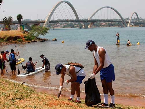 Dia Mundial da Limpeza: Evento vai promover grande ação de retirada de resíduos do Lago Paranoá. Foto: Arquivo/Adasa 2019