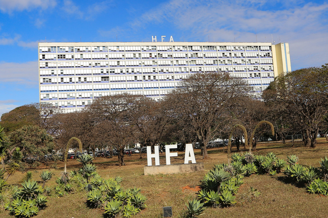 A servidora chegava ao hospital de carro, quando um major foi atravessar a faixa de pedestres e houve desentendimento. Foto: Força Aérea