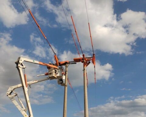 Manutenção na rede elétrica nua deixa regiões de quatro cidades satélite sem energia. Foto: Divulgação