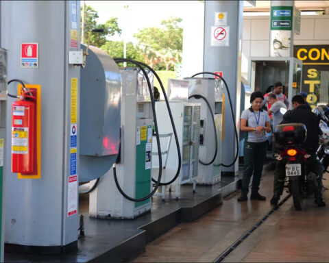 Texto prevê redução escalonada do ICMS, de 2022 até 2024. Taxa sobre gasolina e álcool passa de 28% para 25%. Foto: Pedro Ventura/Agência Brasília