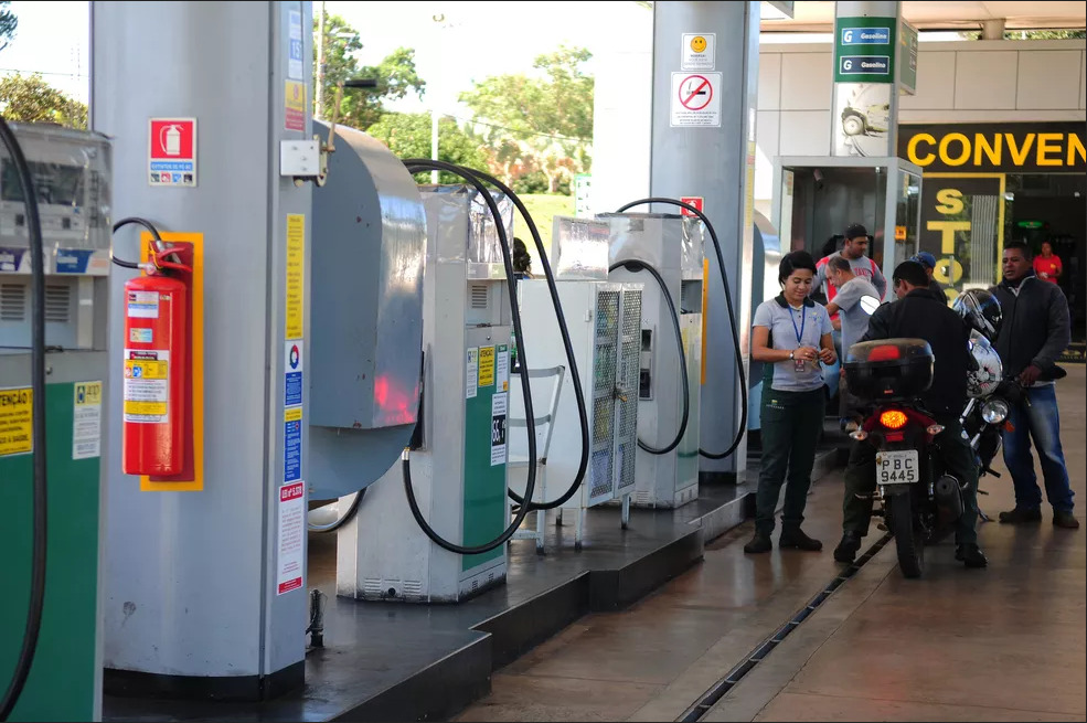 Texto prevê redução escalonada do ICMS, de 2022 até 2024. Taxa sobre gasolina e álcool passa de 28% para 25%. Foto: Pedro Ventura/Agência Brasília