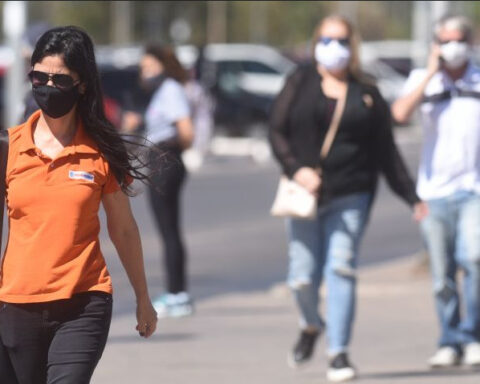 Transmissão no DF: Secretaria de Saúde notificou 231 novos casos de infecção e 21 mortes pela doença. Foto: ED ALVES/CB/D.A Press