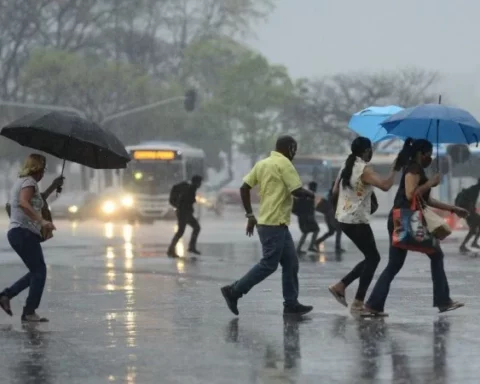 Inmet aponta manhã marcada por chuvas em pontos isolados e trovoadas. Termômetros podem variar entre 19°C e 27°C. Foto: Carlos Vieira/CB/D.A Press