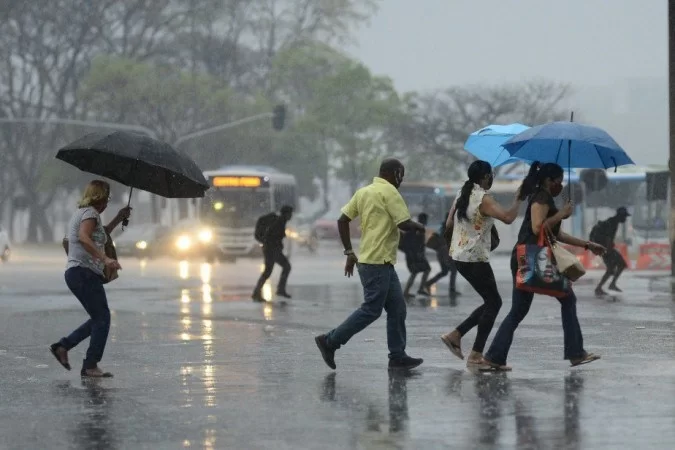 Inmet aponta manhã marcada por chuvas em pontos isolados e trovoadas. Termômetros podem variar entre 19°C e 27°C. Foto: Carlos Vieira/CB/D.A Press