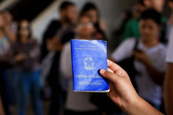 Vagas: Há oportunidades de trabalho para diversas profissões; maiores salários chegam a R$ 2,2 mil mensais. Foto: Rafaela Felicciano/Metrópoles