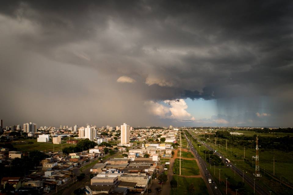 Com tempo instável, DF está em alerta laranja que significa perigo de chuvas intensas. Foto: Igo Estrela/Metrópoles