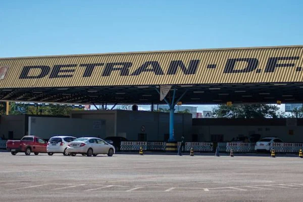 Detran: Serviços estão temporariamente suspensos para a atualização do Renavan. Situação atinge o Distrito Federal e outras unidades da Federação. Foto: Hugo Barreto/Metrópoles