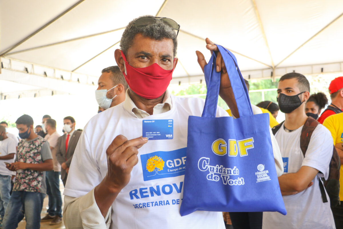 Renova-DF: Iniciativa de qualificação profissional do GDF está perto de atingir mil formados; aprendizes atuam na manutenção de equipamentos públicos. Foto: Renato Alves/Agência Brasília