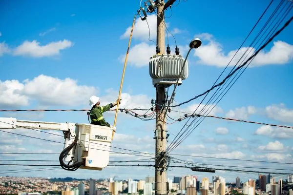 CEB privatizada: Moradores de diversas regiões administrativas reclamam da recorrente falta de energia registradas em diversos pontos do DF. Foto: Divulgação/Neoenergia