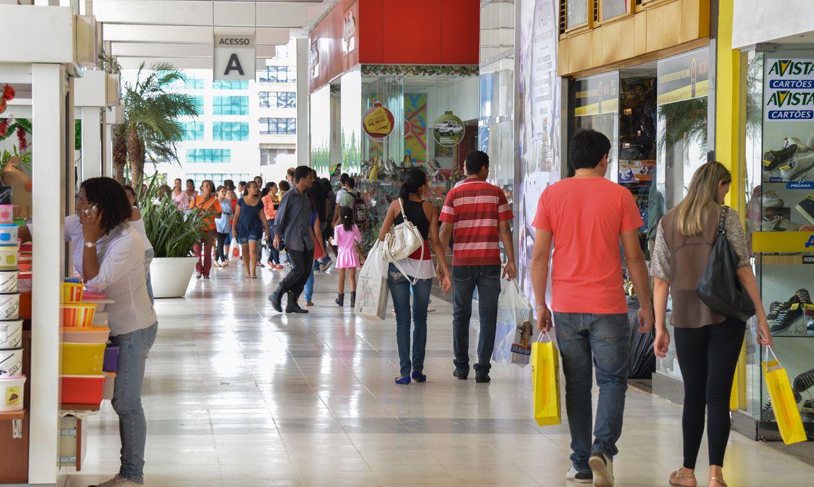 Reabertura das lojas e avanço da vacinação permitirá movimento de R$ 480 milhões a mais em relação ao último natal. Foto: Ag BR