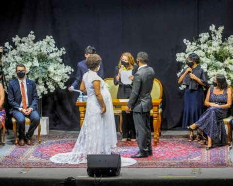 Terceira edição do casamento comunitário em 2021 garante direitos civis da família aos casais. Foto: Paulo H. Carvalho/Agência Brasília