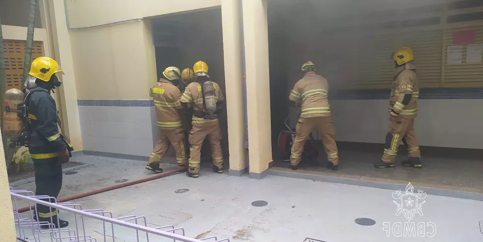 Incêndio: Secretaria de Educação informou que aulas serão remotas nesta terça, 16 para que local passe por perícia. Foto: PCDF/Divulgação