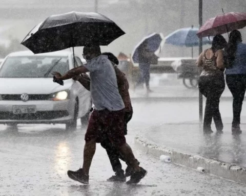 Segundo o Inmet, o dia terá tempo instável e ficará nublado com chances de chuva a qualquer momento. Foto: Minervino Júnior/CB/D.A.Press