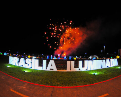 Brasília Iluminada: cerimônia de lançamento será na Praça do Buriti, às 18h30, com a decoração acesa, cantata natalina e orquestra. Foto: Divulgação/Agência Brasília