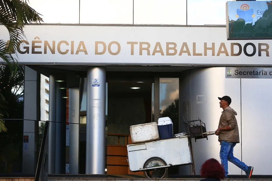 Vagas para diversos níveis de escolaridade. Para se candidatar, basta ir a uma das 14 agências do trabalhador no DF. Foto: Rafaela Felicciano/Metrópoles