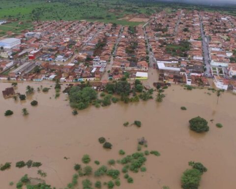 São alimentos não perecíveis, cobertores e garrafas de água arrecadadas; campanha do GDF é coordenada pela SSP. Foto: Júnior Nascimento / Agência O Globo