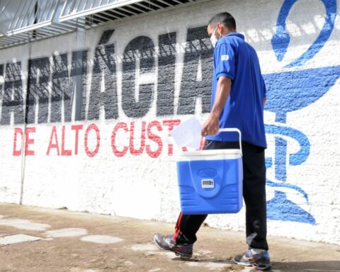 Parceria entre Secretaria de Saúde e BRB leva medicamentos da farmácia de alto custo até a casa dos pacientes. Foto: Paulo H. Carvalho/Agência Brasília