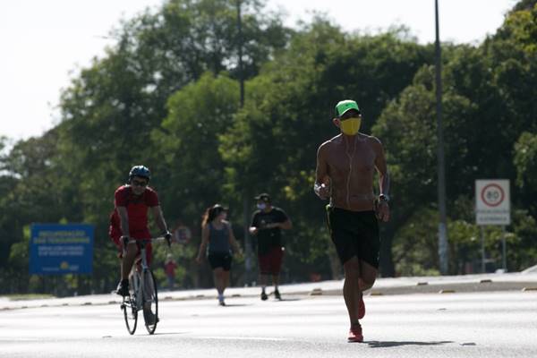 Decreto encerrou interdição na W3 Sul, mas manteve fechamento do Eixo Rodoviário aos domingos e feriados. Foto: Rafaela Felicciano/Metrópoles