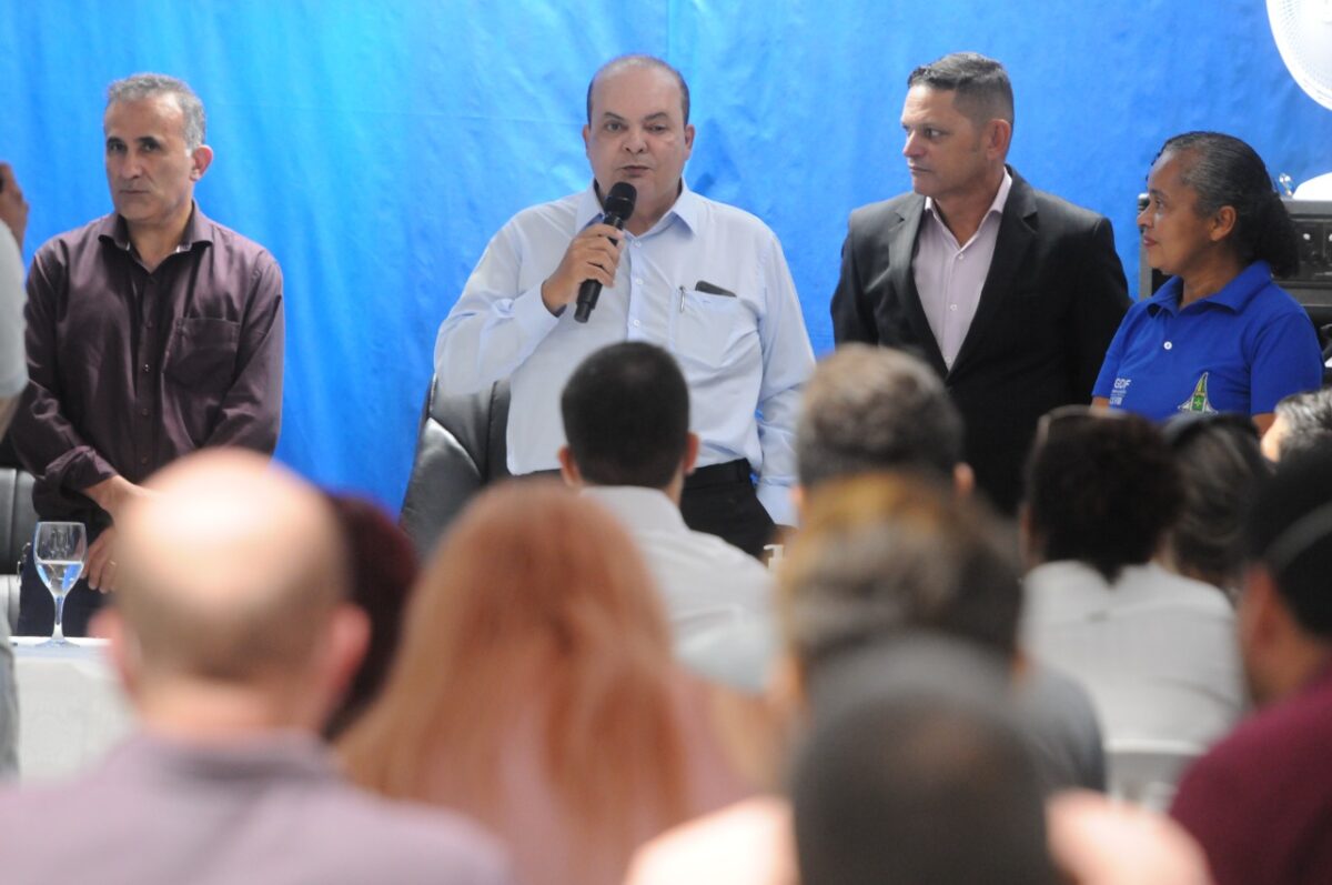 Em visita ao Itapoã, governador Ibaneis Rocha esteve com empresários, que elogiaram medidas que possibilitam o fortalecimento da economia. Foto: Renato Alves/Agência Brasília