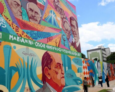 Painéis em grafite dão alegria e complementam reforma da maior avenida comercial do Plano Piloto no corredor turístico cultural. Foto: Renato Alves/Agência Brasília